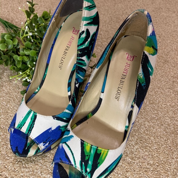 JustFab Floral Heels size 6 - Picture 3 of 4